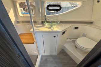 Sea Ray Sundancer 370 Outboard 27 2026 Sea Ray Sundancer 370 Outboard 28