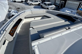 Sea Ray Sundancer 370 Outboard 33 2026 Sea Ray Sundancer 370 Outboard 34