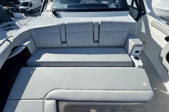 Sea Ray Sundancer 370 Outboard 35 2026 Sea Ray Sundancer 370 Outboard 36