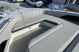 Sea Ray Sundancer 370 Outboard 36 2026 Sea Ray Sundancer 370 Outboard 37