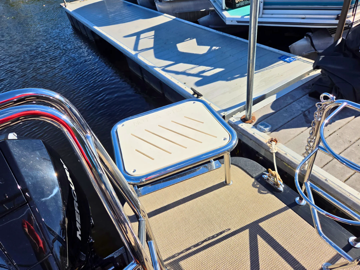 2025 Harris 230 Solstice 6