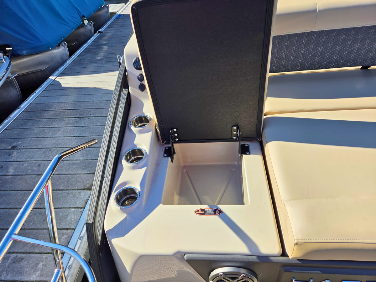 2025 Harris 230 Solstice 8