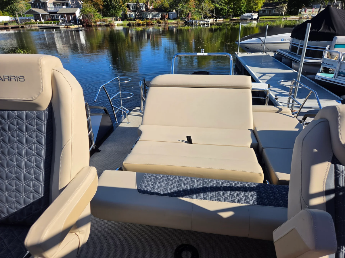2025 Harris 230 Solstice 12