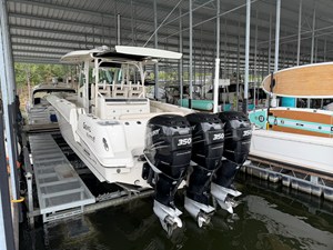 Boston Whaler 350 OUTRAGE 4 2017 Boston Whaler 350 OUTRAGE 5