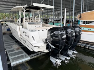 Boston Whaler 350 OUTRAGE 23 2017 Boston Whaler 350 OUTRAGE 24
