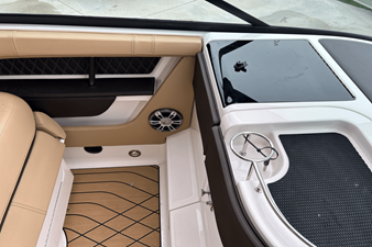 Sea Ray 310 SLX 16 2024 Sea Ray 310 SLX 17