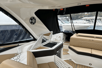Sea Ray 310 SLX 19 2024 Sea Ray 310 SLX 20