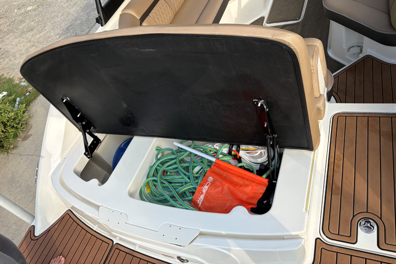 2017 Sea Ray 230 SLX 6