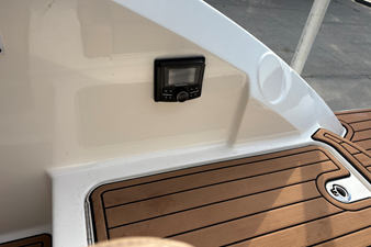 2017 Sea Ray 230 SLX 7