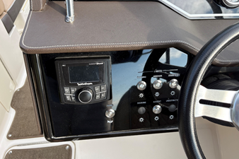 2017 Sea Ray 230 SLX 12
