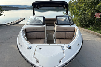 2017 Sea Ray 230 SLX 16