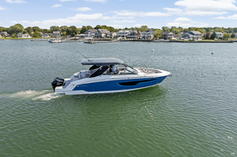 Cruisers Yachts 34 GLS Outboard 1 2026 Cruisers Yachts 34 GLS Outboard 2