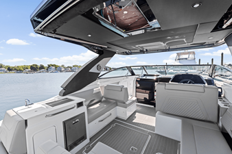 Cruisers Yachts 34 GLS Outboard 13 2026 Cruisers Yachts 34 GLS Outboard 14