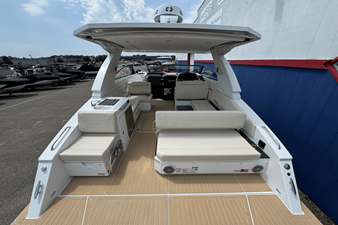 Cruisers Yachts 34 GLS 9 2026 Cruisers Yachts 34 GLS 10