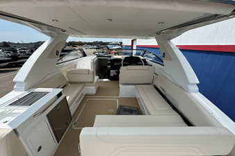 Cruisers Yachts 34 GLS 17 2026 Cruisers Yachts 34 GLS 18