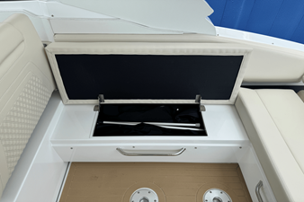 Cruisers Yachts 34 GLS 22 2026 Cruisers Yachts 34 GLS 23
