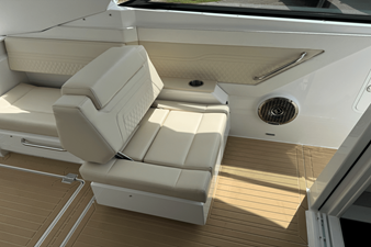 Cruisers Yachts 34 GLS 28 2026 Cruisers Yachts 34 GLS 29