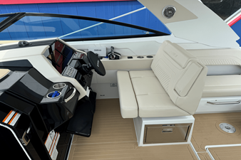 Cruisers Yachts 34 GLS 32 2026 Cruisers Yachts 34 GLS 33