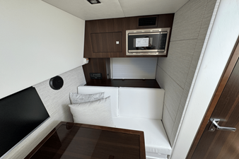 Cruisers Yachts 34 GLS 42 2026 Cruisers Yachts 34 GLS 43