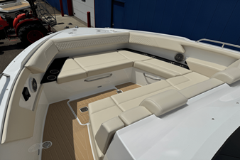 Cruisers Yachts 34 GLS 53 2026 Cruisers Yachts 34 GLS 54