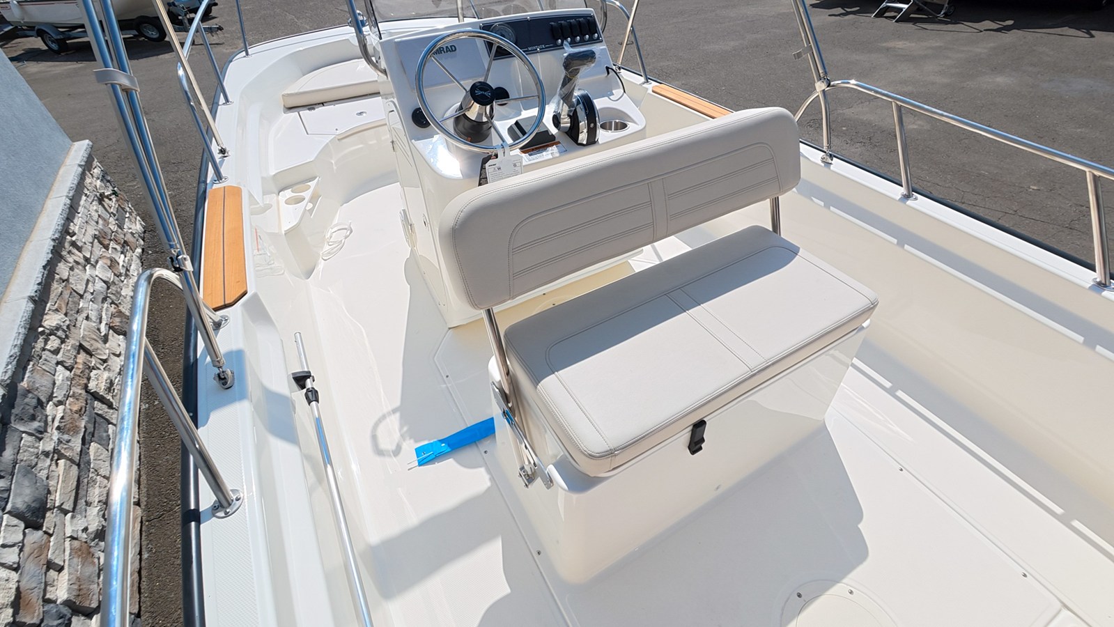 2026 Boston Whaler 170 Montauk 10