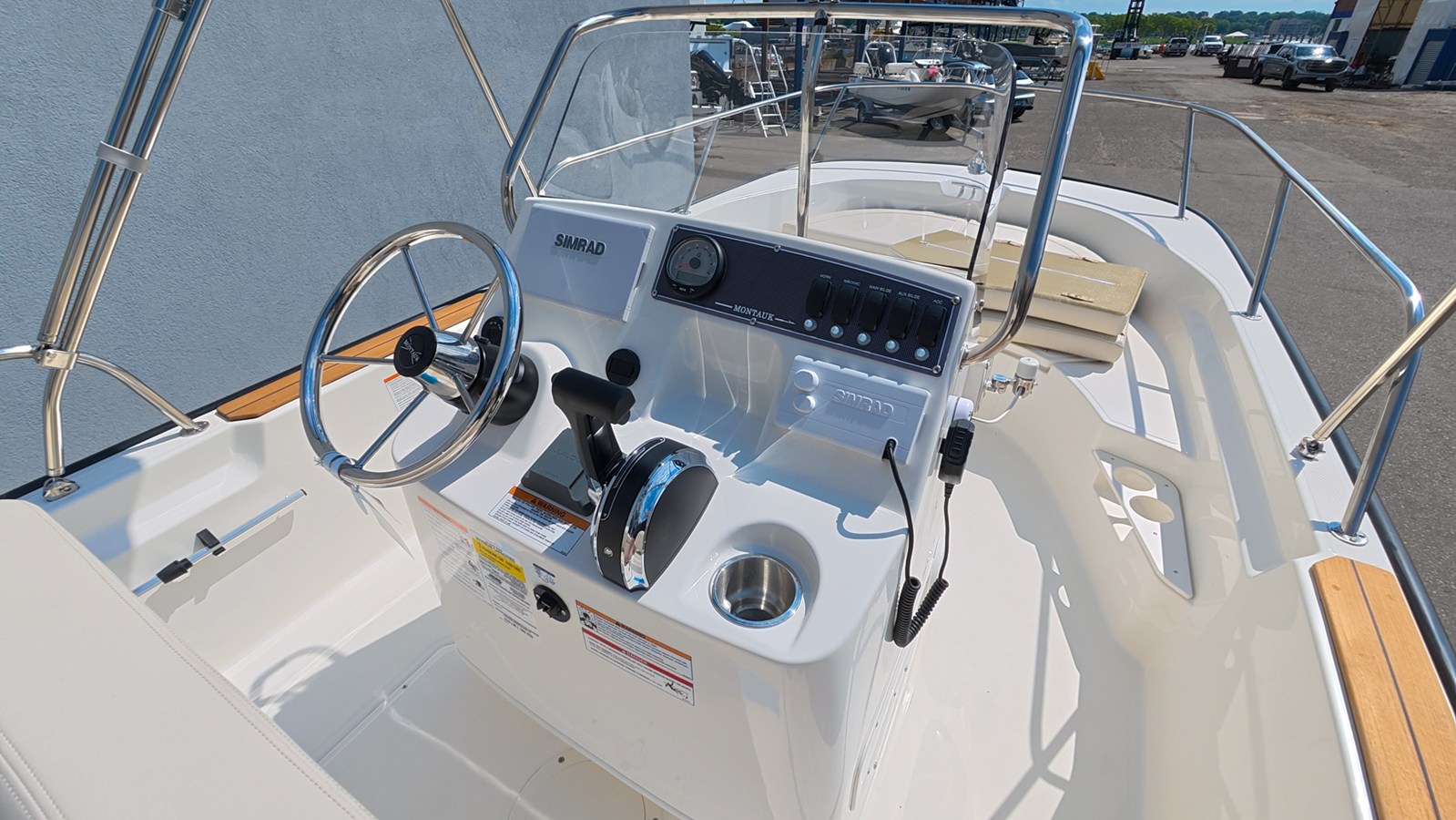 2026 Boston Whaler 170 Montauk 13