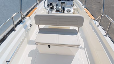 2026 Boston Whaler 170 Montauk 11