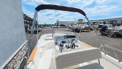 2026 Boston Whaler 170 Montauk 12