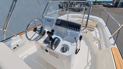 2026 Boston Whaler 170 Montauk 13