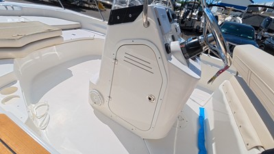 2026 Boston Whaler 170 Montauk 15