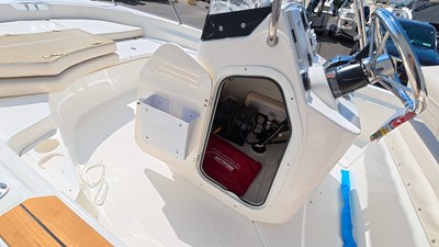 2026 Boston Whaler 170 Montauk 16