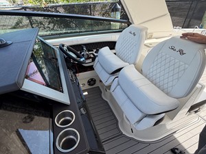 Sea Ray 400 SLX OB 24 2020 Sea Ray 400 SLX OB 25
