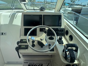 Boston Whaler 315 CONQUEST 25 2018 Boston Whaler 315 CONQUEST 26