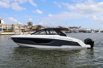 Cruisers Yachts 42 GLS Outboard 0 2026 Cruisers Yachts 42 GLS Outboard 1