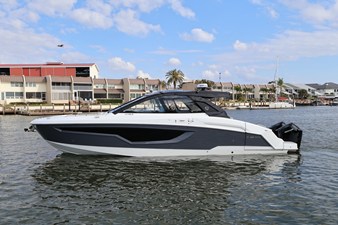 Cruisers Yachts 42 GLS Outboard 1 2026 Cruisers Yachts 42 GLS Outboard 2