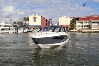 Cruisers Yachts 42 GLS Outboard 3 2026 Cruisers Yachts 42 GLS Outboard 4