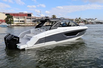 Cruisers Yachts 42 GLS Outboard 6 2026 Cruisers Yachts 42 GLS Outboard 7