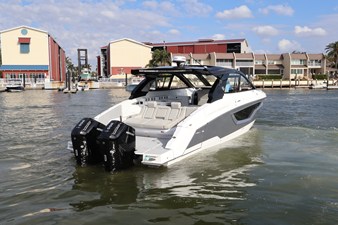 Cruisers Yachts 42 GLS Outboard 8 2026 Cruisers Yachts 42 GLS Outboard 9