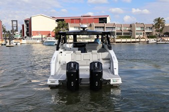 Cruisers Yachts 42 GLS Outboard 9 2026 Cruisers Yachts 42 GLS Outboard 10