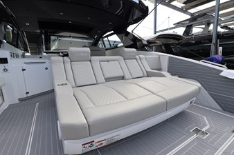 Cruisers Yachts 42 GLS Outboard 11 2026 Cruisers Yachts 42 GLS Outboard 12