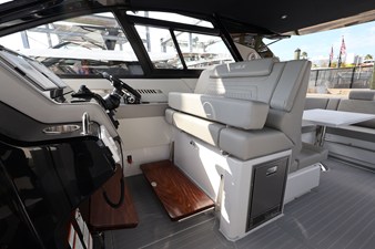 Cruisers Yachts 42 GLS Outboard 21 2026 Cruisers Yachts 42 GLS Outboard 22