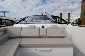 Cruisers Yachts 42 GLS Outboard 42 2026 Cruisers Yachts 42 GLS Outboard 43