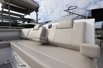 Cruisers Yachts 42 GLS Outboard 43 2026 Cruisers Yachts 42 GLS Outboard 44