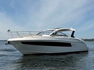Cruisers Yachts 390 EXPRESS COUPE 1 2015 Cruisers Yachts 390 EXPRESS COUPE 2