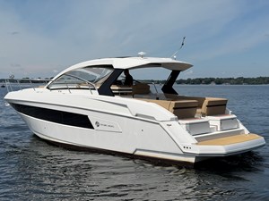 Cruisers Yachts 390 EXPRESS COUPE 3 2015 Cruisers Yachts 390 EXPRESS COUPE 4