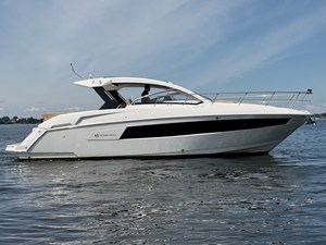 Cruisers Yachts 390 EXPRESS COUPE 6 2015 Cruisers Yachts 390 EXPRESS COUPE 7