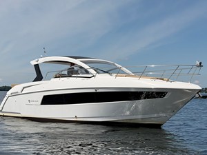 Cruisers Yachts 390 EXPRESS COUPE 7 2015 Cruisers Yachts 390 EXPRESS COUPE 8