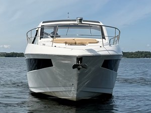Cruisers Yachts 390 EXPRESS COUPE 8 2015 Cruisers Yachts 390 EXPRESS COUPE 9