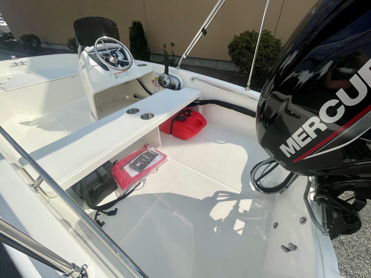 2027 Boston Whaler 130 Super Sport 3