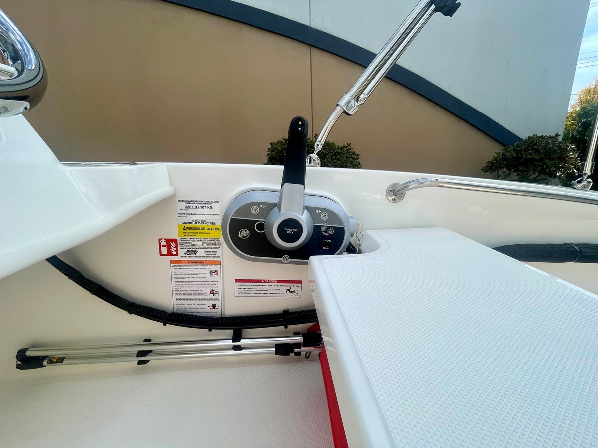 2027 Boston Whaler 130 Super Sport 5